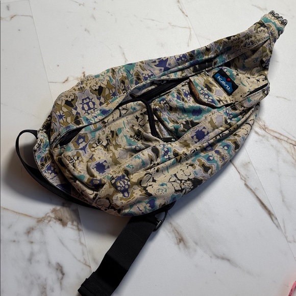 KAVU Cross Body Rope Bag Backpack All Over Print Hike Adventure Travel - Picture 2 of 12